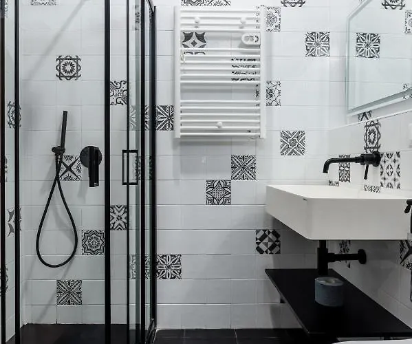 Esclusivo 130 Mq + Terrazzo Via San Vincenzo アパート ジェノヴァ