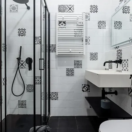 Esclusivo 130 Mq + Terrazzo Via San Vincenzo アパート ジェノヴァ